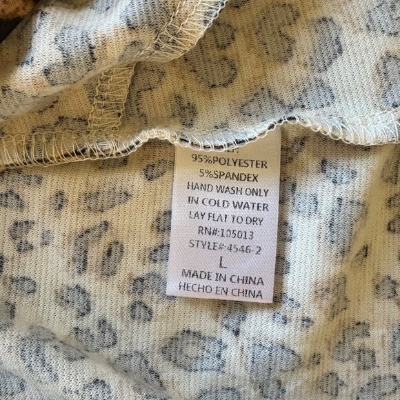 Savannah Animal Print Blazer With Roll Tab Sleeves - Picture 5 of 5